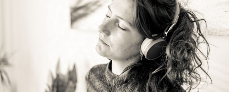 woman listening to music on cordless headphones